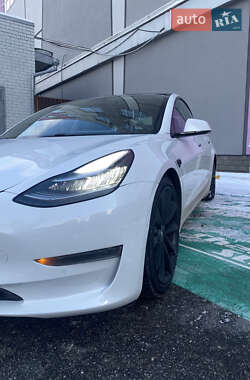 Седан Tesla Model 3 2019 в Киеве