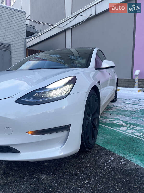 Седан Tesla Model 3 2019 в Киеве