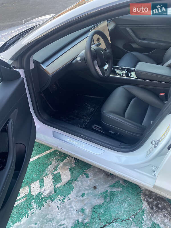 Седан Tesla Model 3 2019 в Киеве