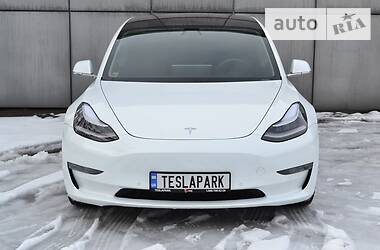 Седан Tesla Model 3 2018 в Києві