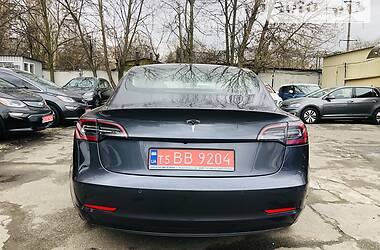 Седан Tesla Model 3 2019 в 