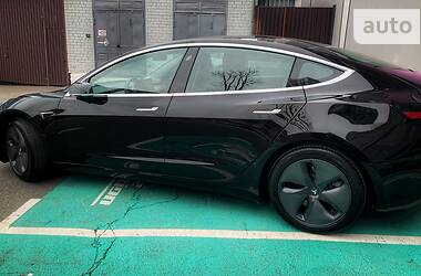 Седан Tesla Model 3 2019 в Киеве