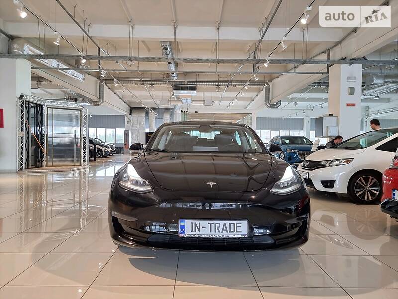 Седан Tesla Model 3 2019 в Киеве