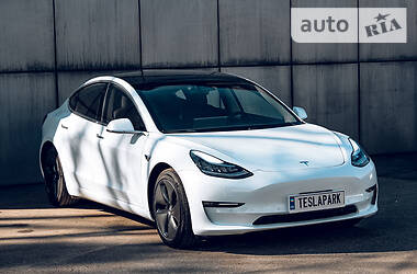 Седан Tesla Model 3 2018 в Киеве