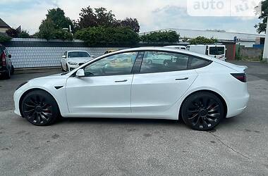 Седан Tesla Model 3 2021 в Киеве