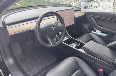 Седан Tesla Model 3 2019 в 