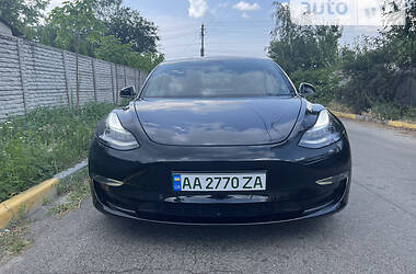 Седан Tesla Model 3 2019 в 