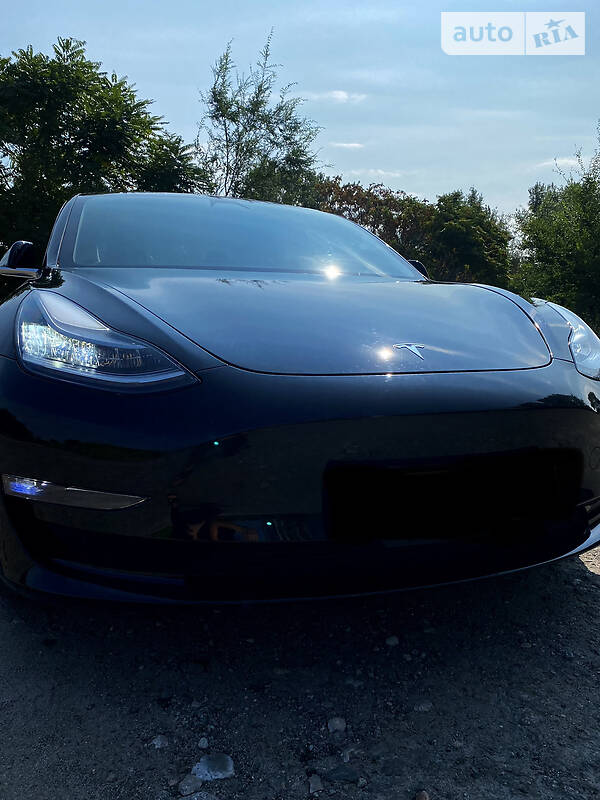 Седан Tesla Model 3 2018 в Дніпрі