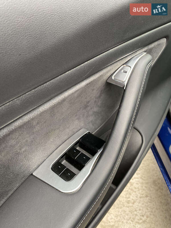 Седан Tesla Model 3 2019 в Сумах