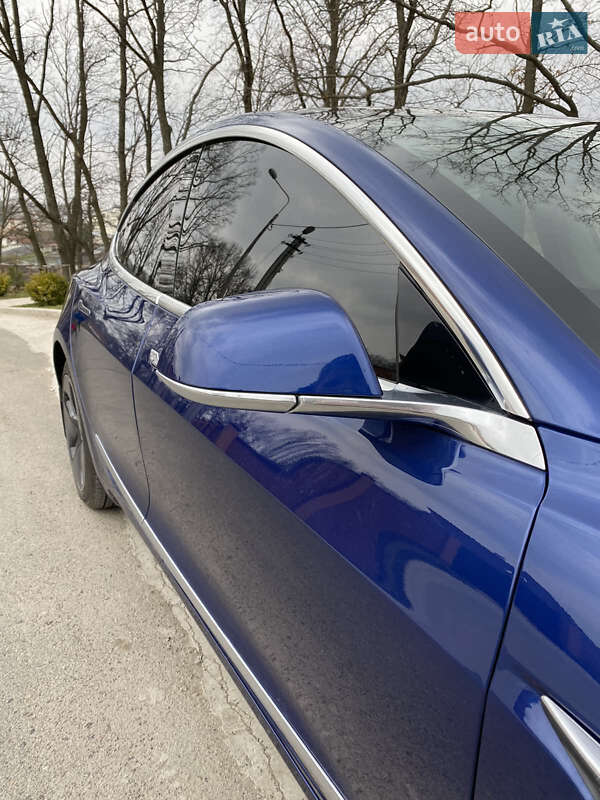 Седан Tesla Model 3 2019 в Сумах