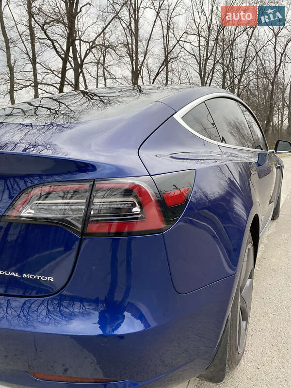 Седан Tesla Model 3 2019 в Сумах