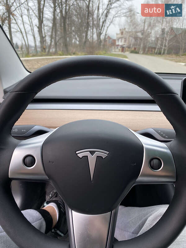 Седан Tesla Model 3 2019 в Сумах