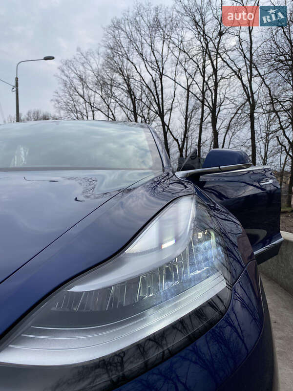 Седан Tesla Model 3 2019 в Сумах