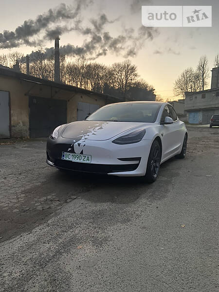 Седан Tesla Model 3 2019 в Львове