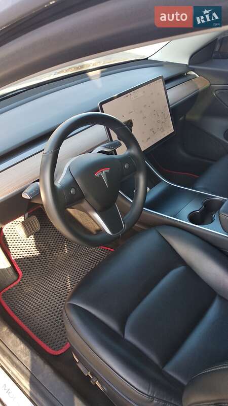 Седан Tesla Model 3 2019 в Чернигове