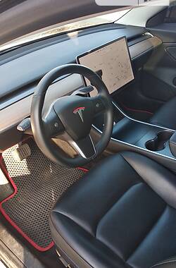 Седан Tesla Model 3 2019 в Чернигове