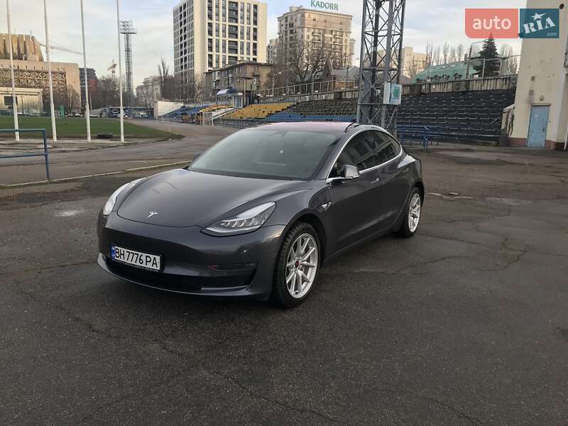 Седан Tesla Model 3 2018 в Одесі