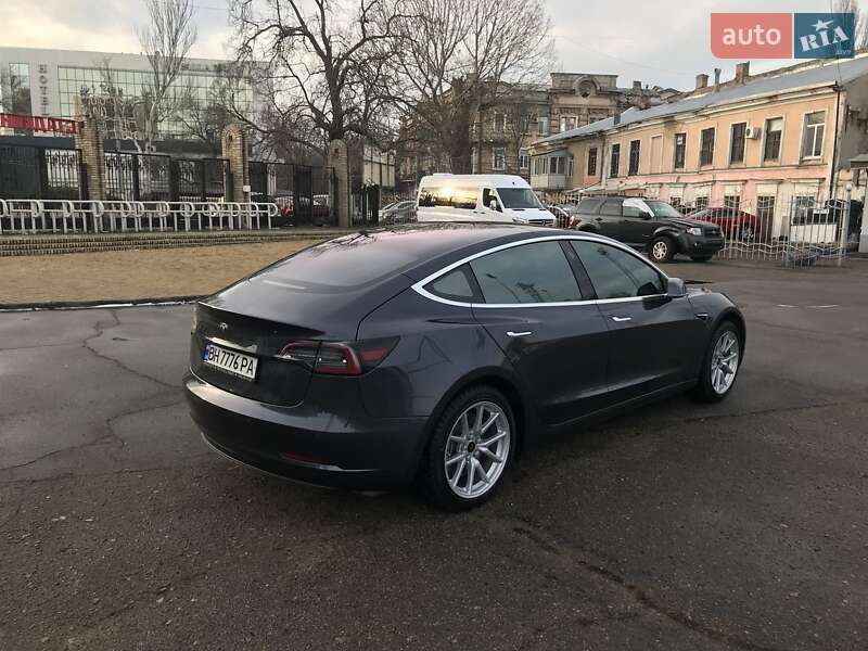 Седан Tesla Model 3 2018 в Одесі