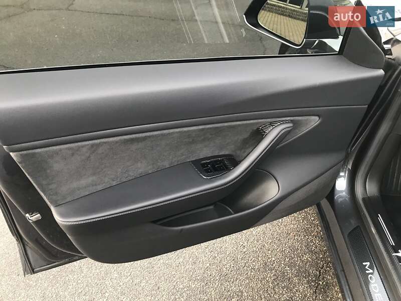Седан Tesla Model 3 2018 в Одесі