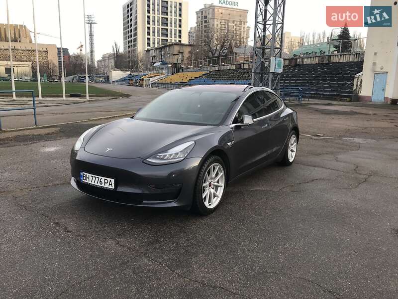 Седан Tesla Model 3 2018 в Одесі