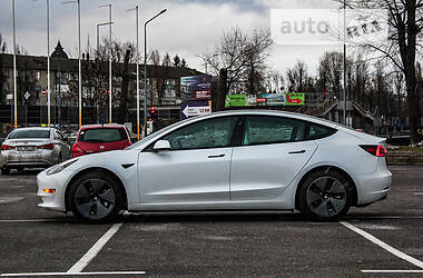 Седан Tesla Model 3 2021 в 