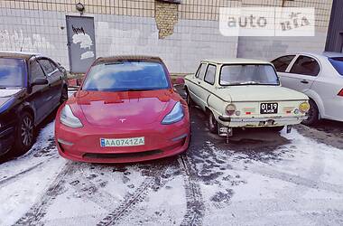 Седан Tesla Model 3 2019 в Киеве