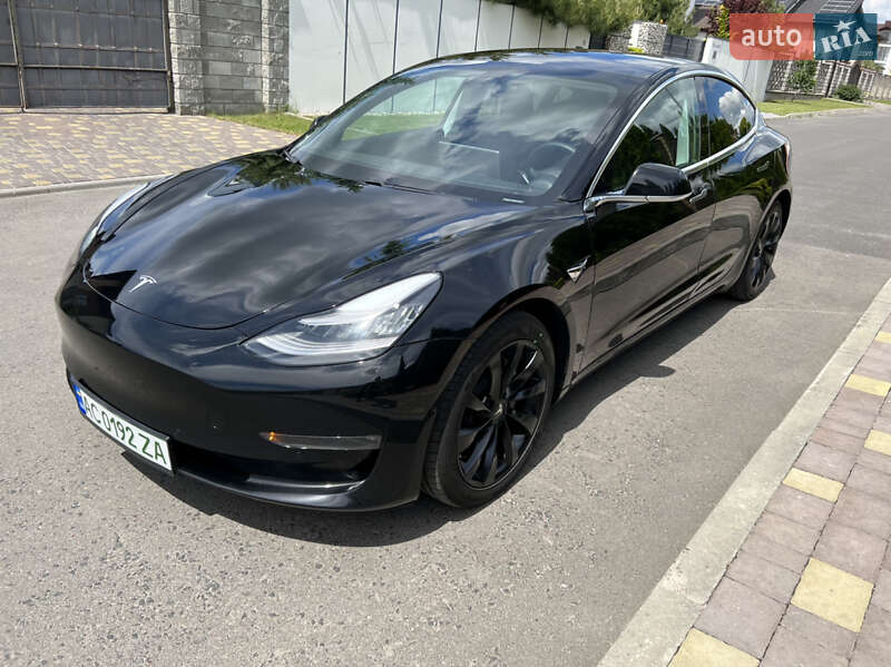 Седан Tesla Model 3 2019 в Ровно