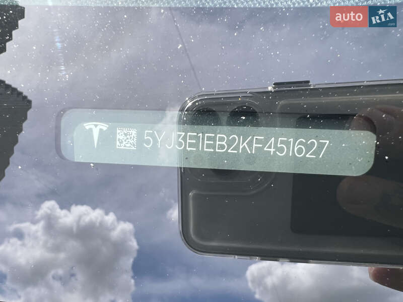 Седан Tesla Model 3 2019 в Ровно