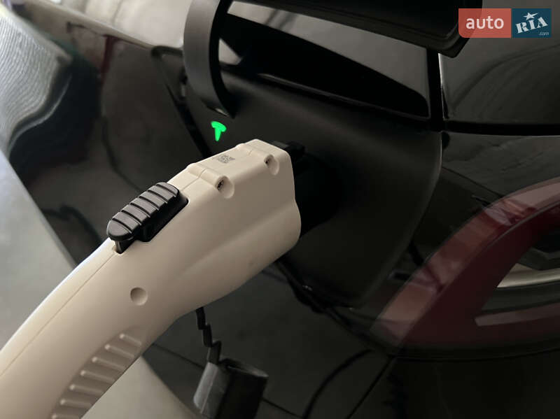 Седан Tesla Model 3 2019 в Ровно