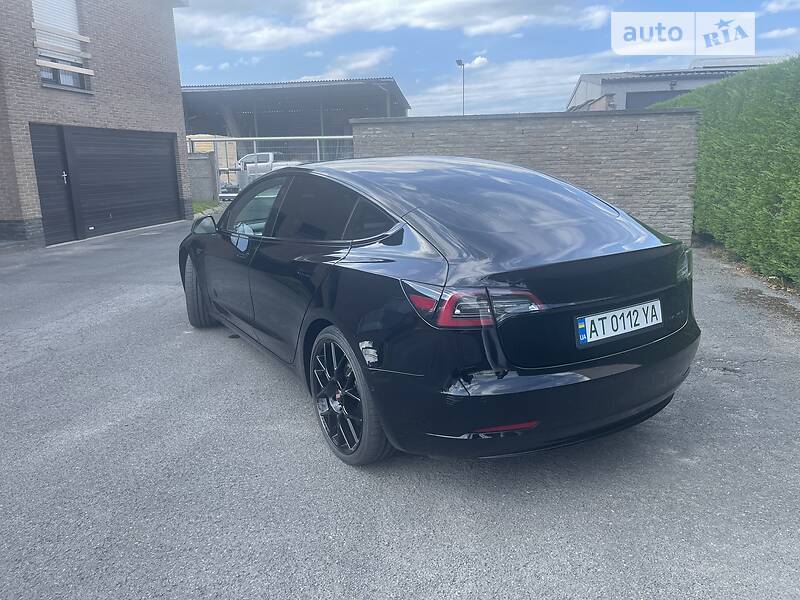 Хэтчбек Tesla Model 3 2018 в Ивано-Франковске