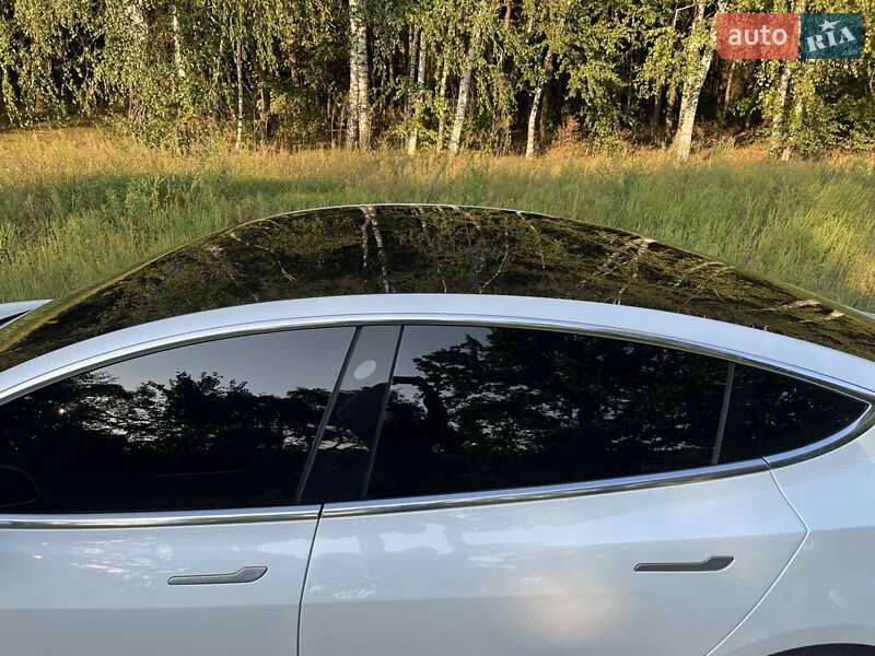 Ліфтбек Tesla Model 3 2019 в Харкові