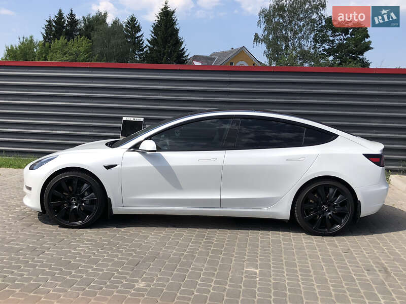 Седан Tesla Model 3 2019 в Ивано-Франковске