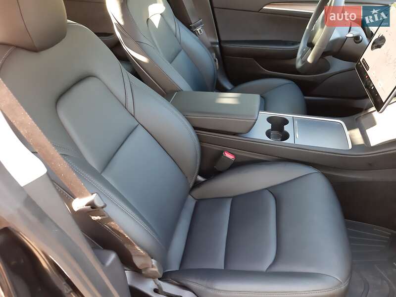Седан Tesla Model 3 2021 в Дніпрі