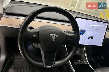 Седан Tesla Model 3 2018 в Киеве
