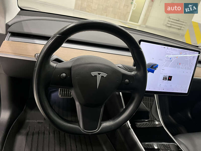 Седан Tesla Model 3 2018 в Києві