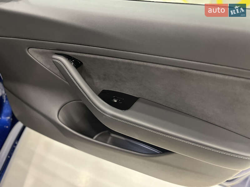 Седан Tesla Model 3 2018 в Києві