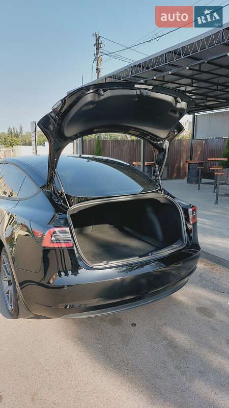 Седан Tesla Model 3 2019 в Чернигове