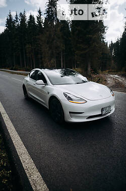 Седан Tesla Model 3 2020 в Дніпрі