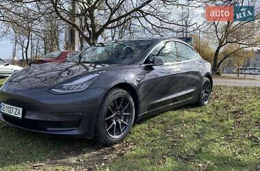 Седан Tesla Model 3 2019 в Черновцах