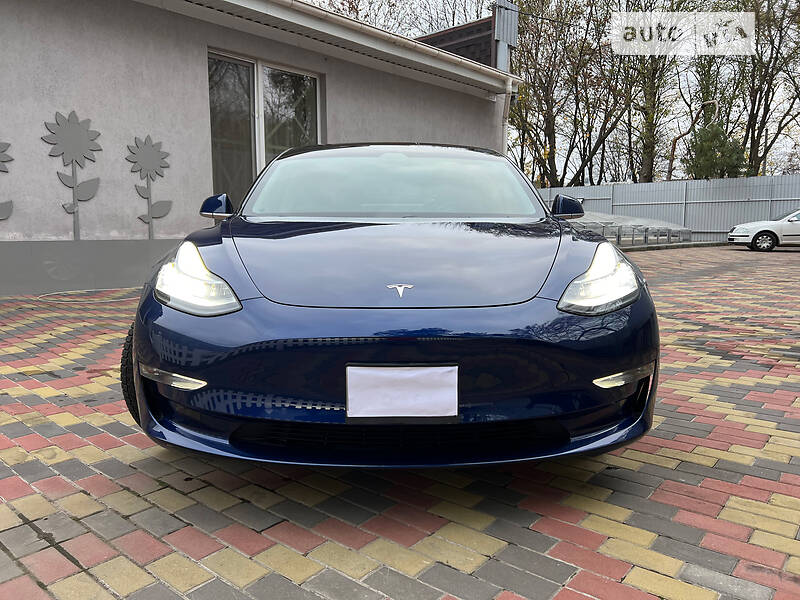 Седан Tesla Model 3 2018 в Дніпрі