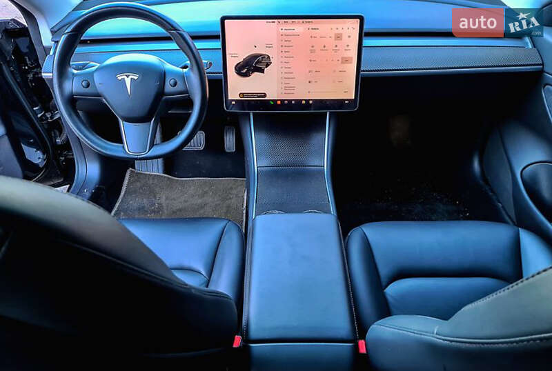 Седан Tesla Model 3 2018 в Львові