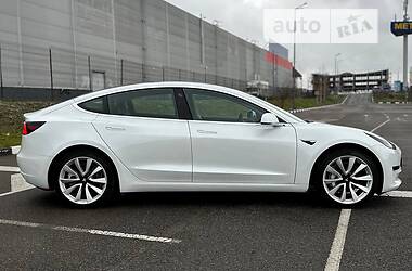 Седан Tesla Model 3 2020 в 