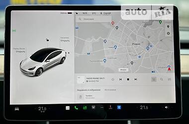 Седан Tesla Model 3 2020 в 