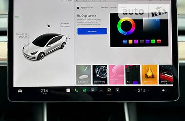 Седан Tesla Model 3 2020 в 