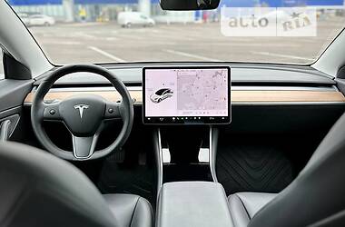 Седан Tesla Model 3 2020 в 