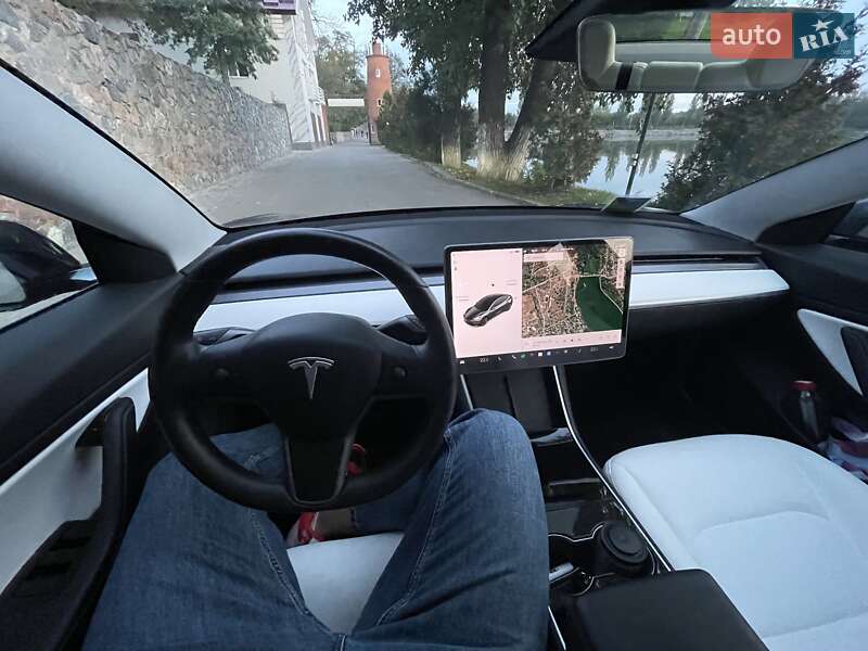 Седан Tesla Model 3 2018 в Кропивницком