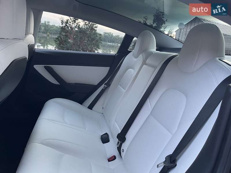 Седан Tesla Model 3 2018 в Кропивницком