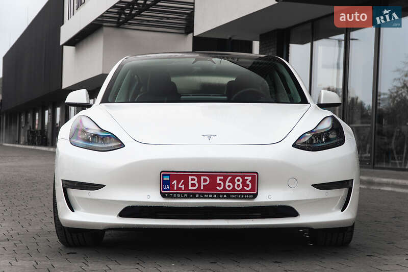 Седан Tesla Model 3 2021 в Ужгороді