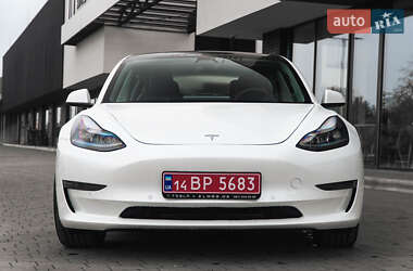 Седан Tesla Model 3 2021 в 