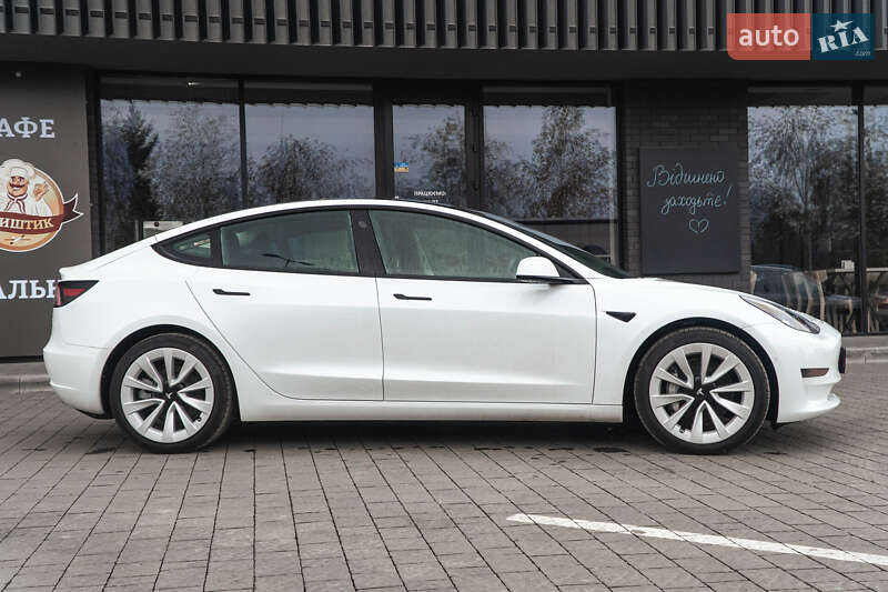 Седан Tesla Model 3 2021 в Ужгороді